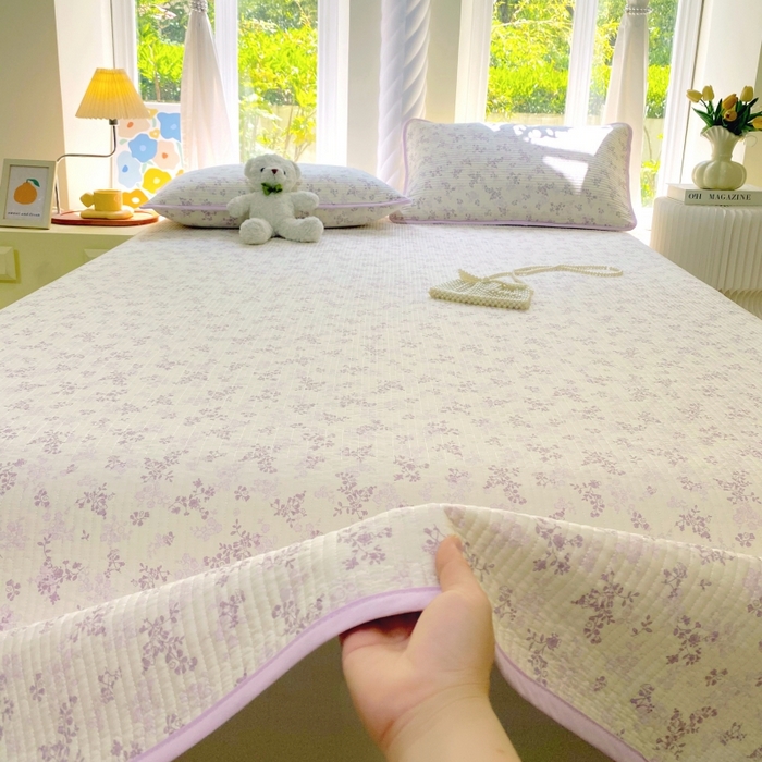 91家纺网 家纺一手货源 找家纺 金丝兔 2025新款小清新斜纹纯棉床盖 全棉夹棉床盖 床盖三件套 榻榻米抗盖绗缝加厚床单 春风里