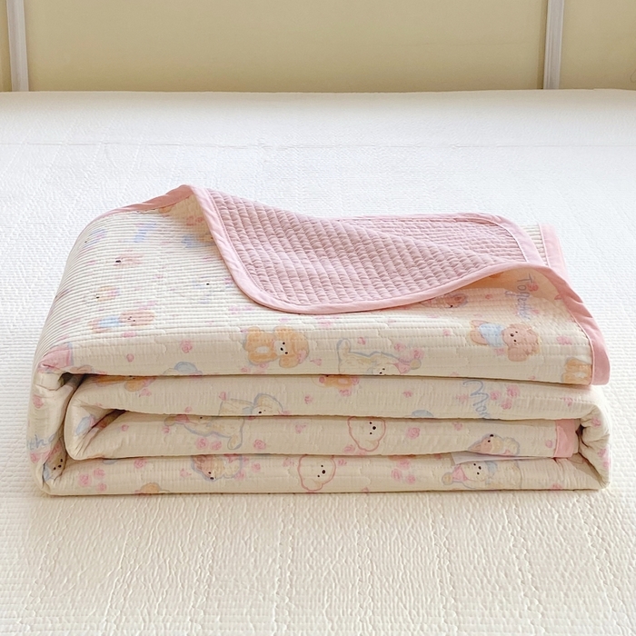 91家纺网 家纺一手货源 找家纺 金丝兔 2025新款小清新斜纹纯棉床盖 全棉夹棉床盖 床盖三件套 榻榻米抗盖绗缝加厚床单 萌宠乐园