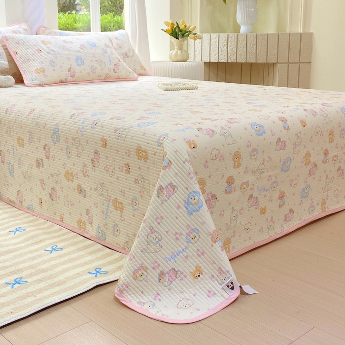 91家纺网 家纺一手货源 找家纺 金丝兔 2025新款小清新斜纹纯棉床盖 全棉夹棉床盖 床盖三件套 榻榻米抗盖绗缝加厚床单 萌宠乐园