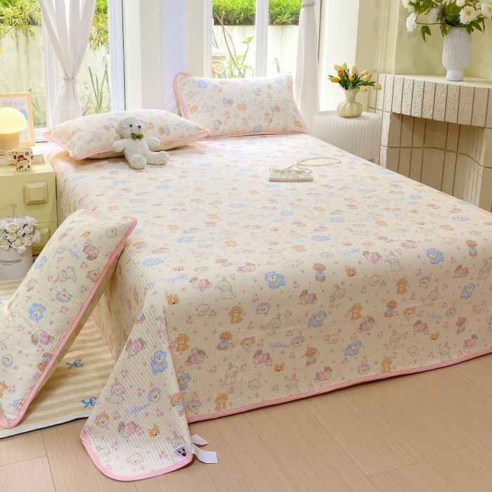 91家纺网 家纺一手货源 找家纺 金丝兔 2025新款小清新斜纹纯棉床盖 全棉夹棉床盖 床盖三件套 榻榻米抗盖绗缝加厚床单 萌宠乐园