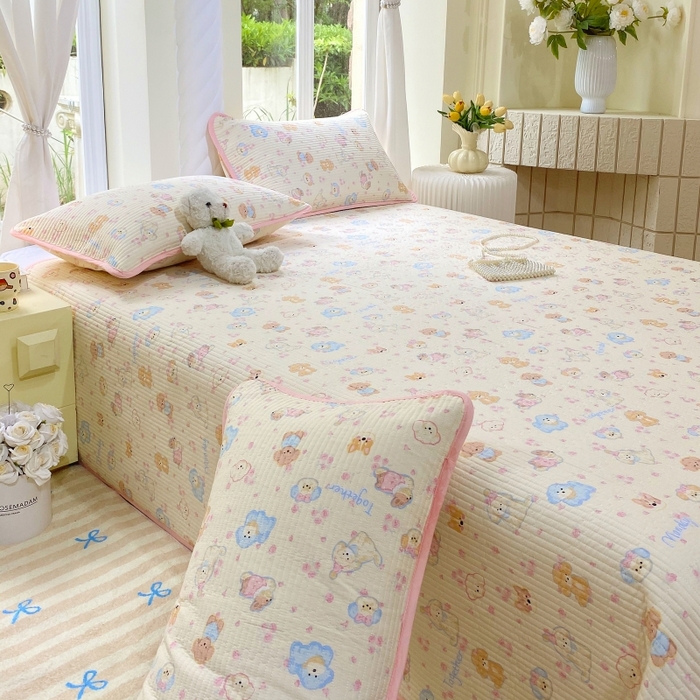 91家纺网 家纺一手货源 找家纺 金丝兔 2025新款小清新斜纹纯棉床盖 全棉夹棉床盖 床盖三件套 榻榻米抗盖绗缝加厚床单 萌宠乐园