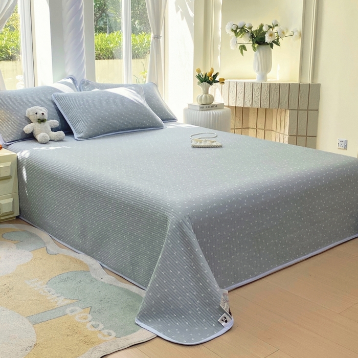 91家纺网 家纺一手货源 找家纺 金丝兔 2025新款小清新斜纹纯棉床盖 全棉夹棉床盖 床盖三件套 榻榻米抗盖绗缝加厚床单 樱桃-蓝