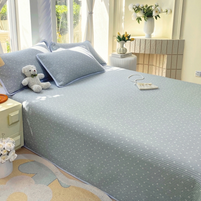 91家纺网 家纺一手货源 找家纺 金丝兔 2025新款小清新斜纹纯棉床盖 全棉夹棉床盖 床盖三件套 榻榻米抗盖绗缝加厚床单 樱桃-蓝