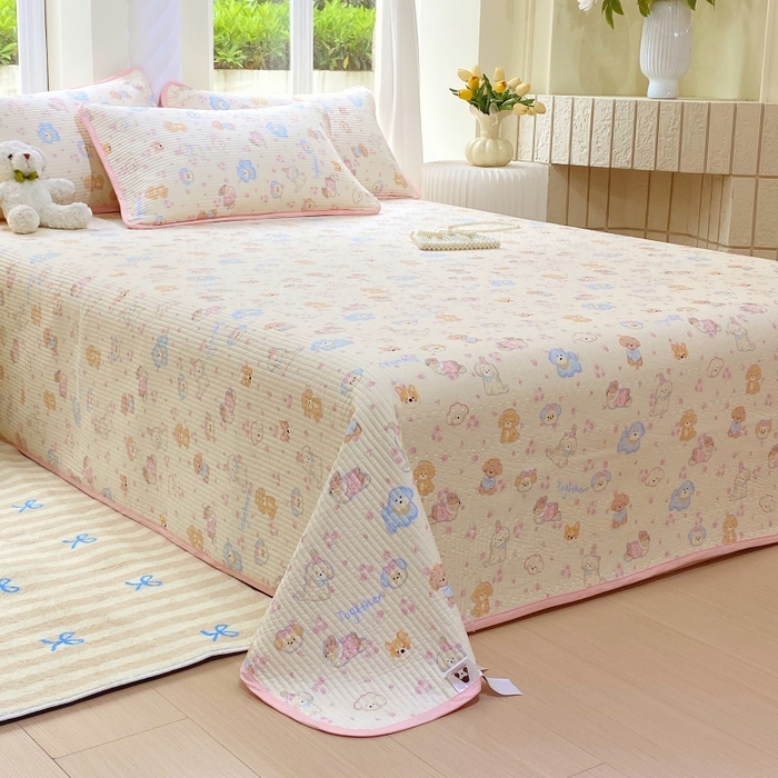 91家纺网 家纺一手货源 找家纺 金丝兔 2025新款小清新斜纹纯棉床盖 全棉夹棉床盖 床盖三件套 榻榻米抗盖绗缝加厚床单 萌宠乐园