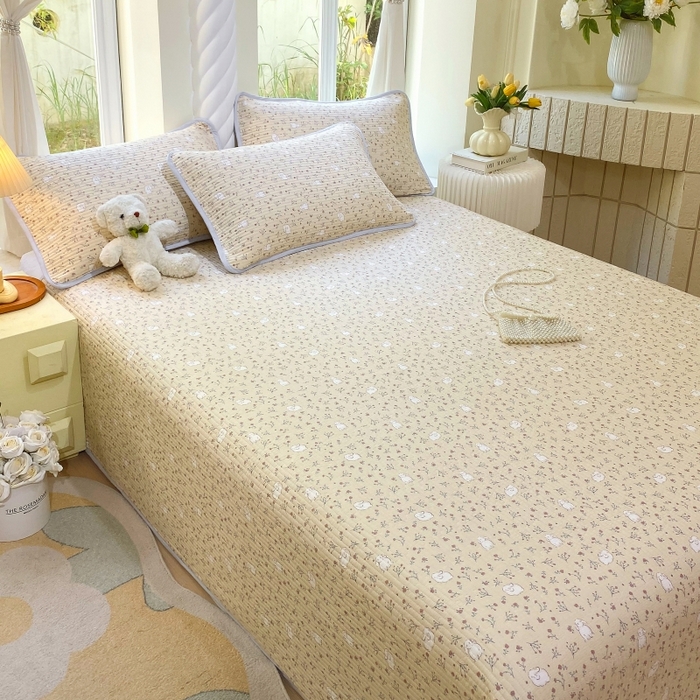 91家纺网 家纺一手货源 找家纺 金丝兔 2025新款小清新斜纹纯棉床盖 全棉夹棉床盖 床盖三件套 榻榻米抗盖绗缝加厚床单 仙妮兔