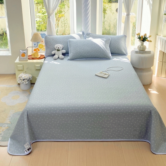 91家纺网 家纺一手货源 找家纺 金丝兔 2025新款小清新斜纹纯棉床盖 全棉夹棉床盖 床盖三件套 榻榻米抗盖绗缝加厚床单 樱桃-蓝