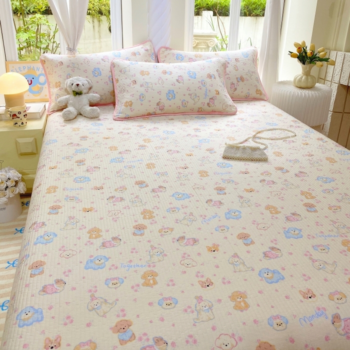 91家纺网 家纺一手货源 找家纺 金丝兔 2025新款小清新斜纹纯棉床盖 全棉夹棉床盖 床盖三件套 榻榻米抗盖绗缝加厚床单 萌宠乐园