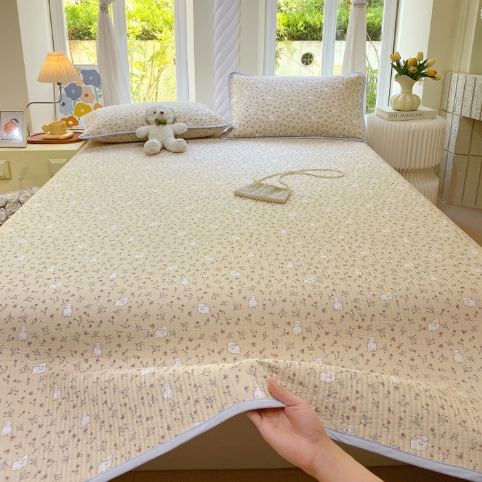 91家纺网 家纺一手货源 找家纺 金丝兔 2025新款小清新斜纹纯棉床盖 全棉夹棉床盖 床盖三件套 榻榻米抗盖绗缝加厚床单 仙妮兔