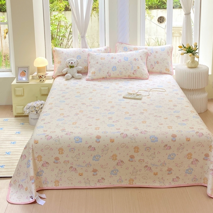 91家纺网 家纺一手货源 找家纺 金丝兔 2025新款小清新斜纹纯棉床盖 全棉夹棉床盖 床盖三件套 榻榻米抗盖绗缝加厚床单 萌宠乐园