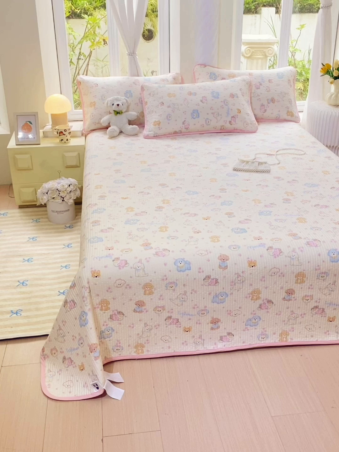 91家纺网 家纺一手货源 找家纺 金丝兔 2025新款小清新斜纹纯棉床盖 全棉夹棉床盖 床盖三件套 榻榻米抗盖绗缝加厚床单 萌宠乐园