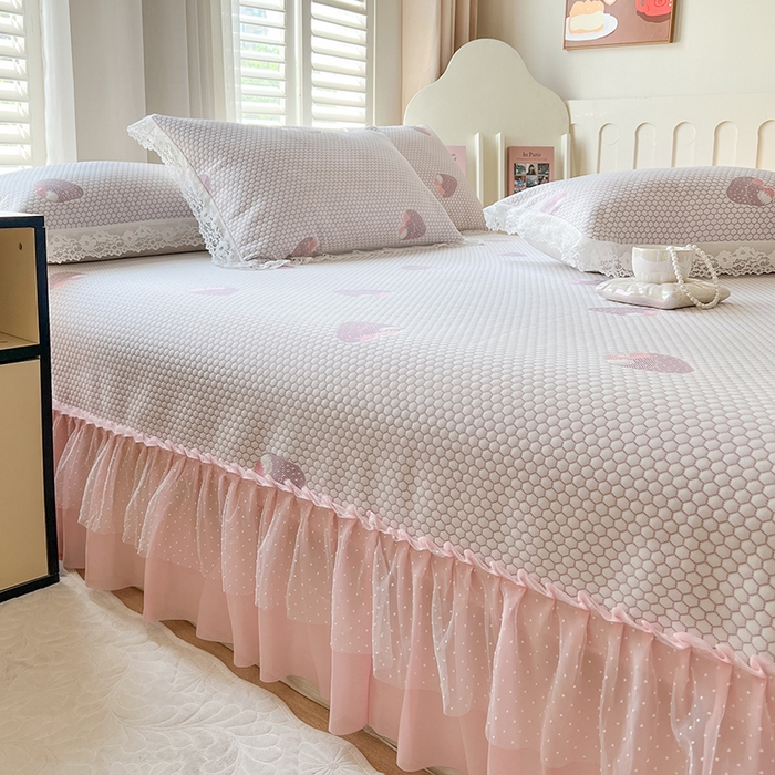 91家纺网 家纺一手货源 找家纺 网红馆（ck家纺）  2025新款简单爱 豆豆床盖三件套 草莓