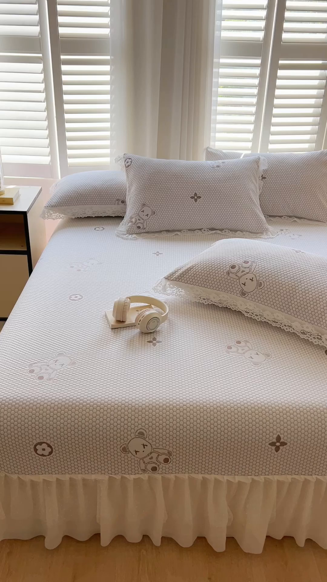 91家纺网 家纺一手货源 找家纺 网红馆（ck家纺）  2025新款简单爱 豆豆床盖三件套 呆熊灰