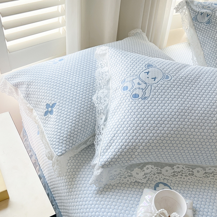 91家纺网 家纺一手货源 找家纺 网红馆（ck家纺）  2025新款简单爱 豆豆床盖三件套 呆熊蓝