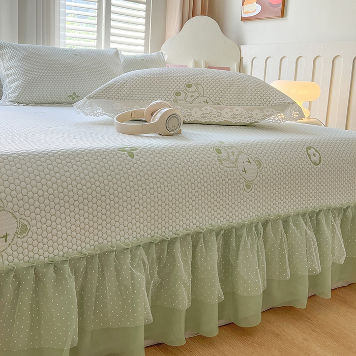 91家纺网 家纺一手货源 找家纺 网红馆（ck家纺）  2025新款简单爱 豆豆床盖三件套 呆熊绿