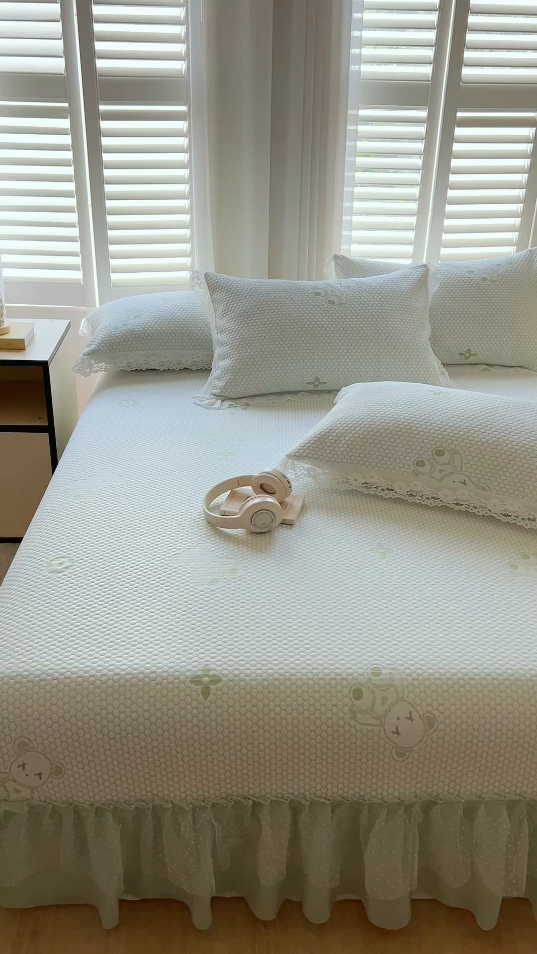 91家纺网 家纺一手货源 找家纺 网红馆（ck家纺）  2025新款简单爱 豆豆床盖三件套 呆熊绿