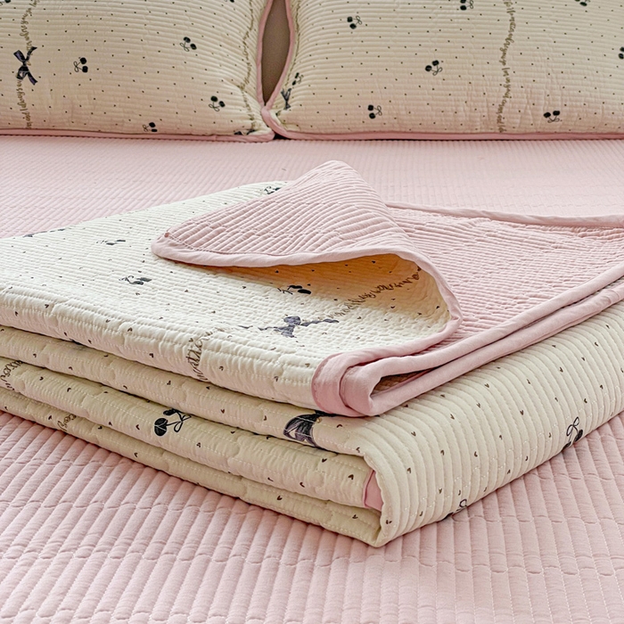 91家纺网 家纺一手货源 找家纺 （总）金丝兔 2025新款小清新亲肤印花水洗棉单床盖 夹棉床盖 床盖三件套