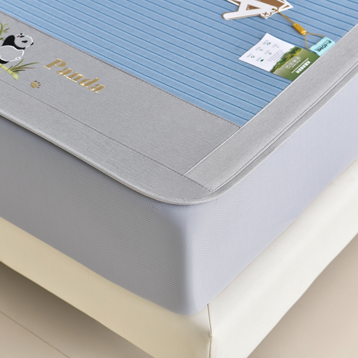 91家纺网 家纺一手货源 找家纺 小牛席业2025新款条纹爱家熊猫冰丝席（床笠款） 蓝色