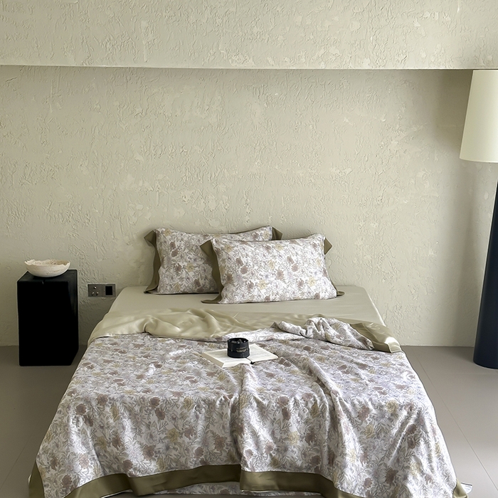 张公子婚庆馆 2025新款天丝数码印花夏被四件套-玫丽花田系列【控价:不低于单夏被268/288 夏被四件套368/388】 暗木幽香