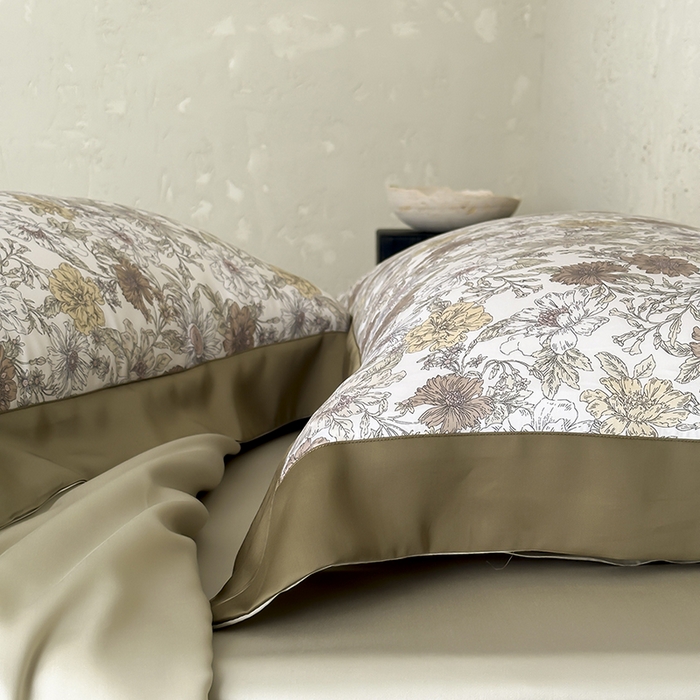 91家纺网 家纺一手货源 找家纺 张公子婚庆馆 2025新款天丝数码印花夏被四件套-玫丽花田系列【控价:不低于单夏被268/288 夏被四件套368/388】 暗木幽香