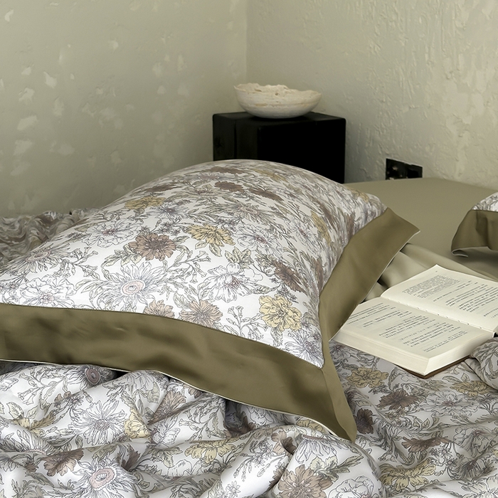 91家纺网 家纺一手货源 找家纺 张公子婚庆馆 2025新款天丝数码印花夏被四件套-玫丽花田系列【控价:不低于单夏被268/288 夏被四件套368/388】 暗木幽香