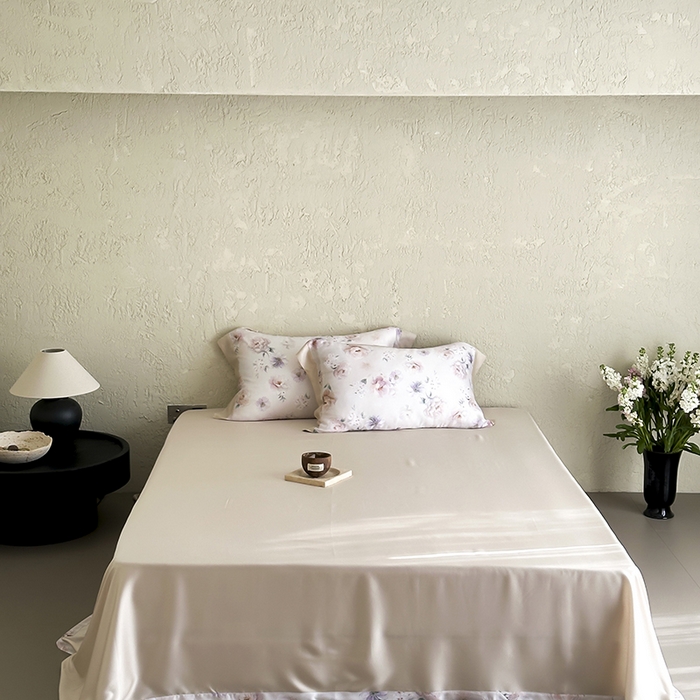 91家纺网 家纺一手货源 找家纺 张公子婚庆馆 2025新款天丝数码印花夏被四件套-玫丽花田系列【控价:不低于单夏被268/288 夏被四件套368/388】 花语