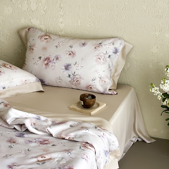 91家纺网 家纺一手货源 找家纺 张公子婚庆馆 2025新款天丝数码印花夏被四件套-玫丽花田系列【控价:不低于单夏被268/288 夏被四件套368/388】 花语