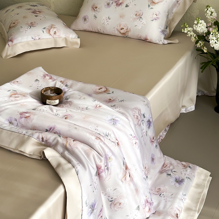 91家纺网 家纺一手货源 找家纺 张公子婚庆馆 2025新款天丝数码印花夏被四件套-玫丽花田系列【控价:不低于单夏被268/288 夏被四件套368/388】 花语