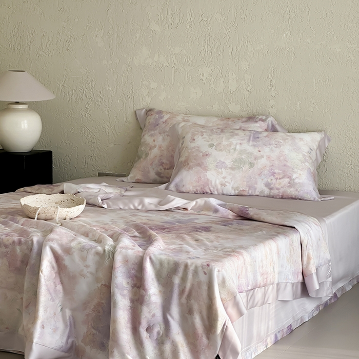 91家纺网 家纺一手货源 找家纺 张公子婚庆馆 2025新款天丝数码印花夏被四件套-玫丽花田系列【控价:不低于单夏被268/288 夏被四件套368/388】 漫花山野