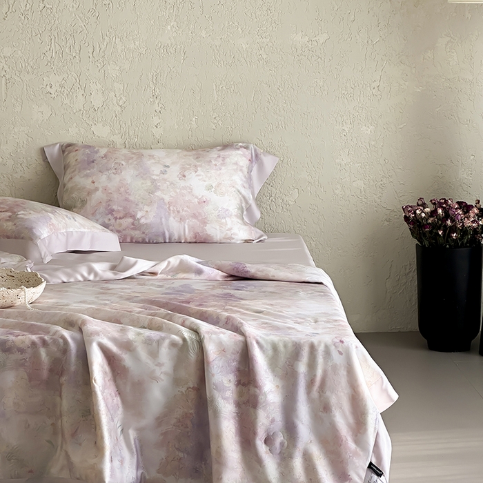 91家纺网 家纺一手货源 找家纺 张公子婚庆馆 2025新款天丝数码印花夏被四件套-玫丽花田系列【控价:不低于单夏被268/288 夏被四件套368/388】 漫花山野