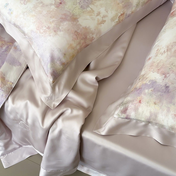 91家纺网 家纺一手货源 找家纺 张公子婚庆馆 2025新款天丝数码印花夏被四件套-玫丽花田系列【控价:不低于单夏被268/288 夏被四件套368/388】 漫花山野