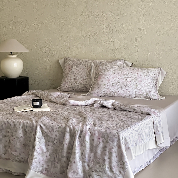 91家纺网 家纺一手货源 找家纺 张公子婚庆馆 2025新款天丝数码印花夏被四件套-玫丽花田系列【控价:不低于单夏被268/288 夏被四件套368/388】 午后花房