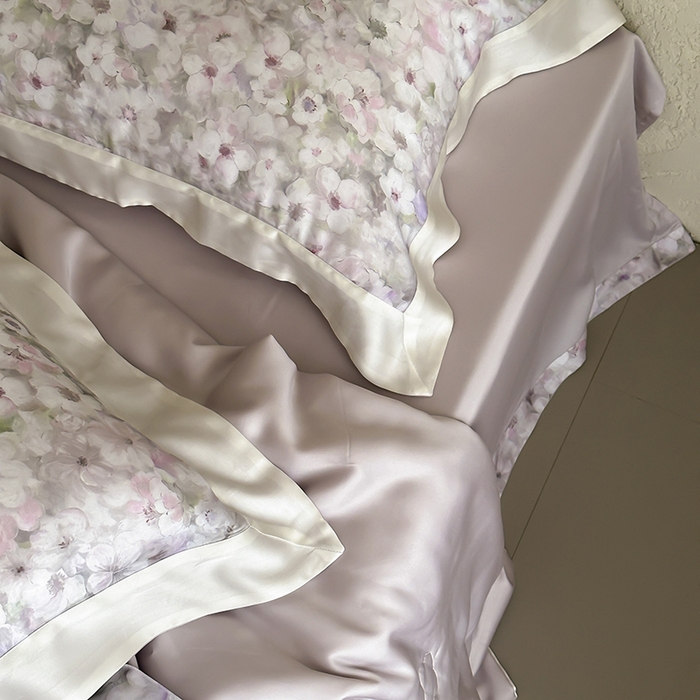 91家纺网 家纺一手货源 找家纺 张公子婚庆馆 2025新款天丝数码印花夏被四件套-玫丽花田系列【控价:不低于单夏被268/288 夏被四件套368/388】 午后花房