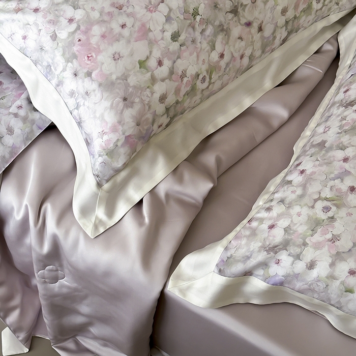 91家纺网 家纺一手货源 找家纺 张公子婚庆馆 2025新款天丝数码印花夏被四件套-玫丽花田系列【控价:不低于单夏被268/288 夏被四件套368/388】 午后花房