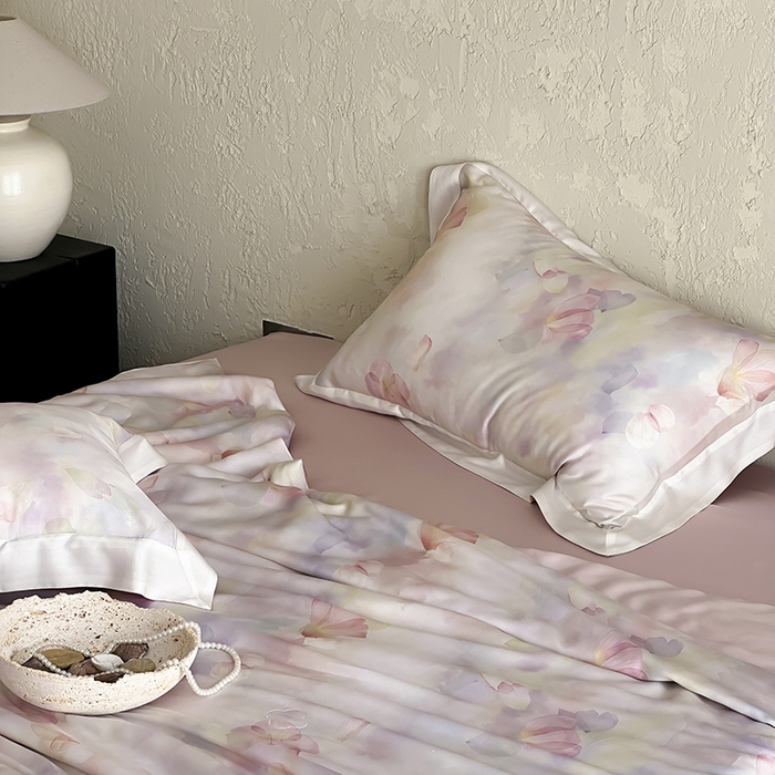 91家纺网 家纺一手货源 找家纺 张公子婚庆馆 2025新款天丝数码印花夏被四件套-玫丽花田系列【控价:不低于单夏被268/288 夏被四件套368/388】 月光蔷薇
