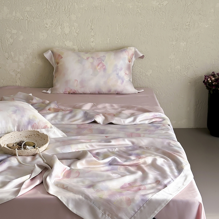 91家纺网 家纺一手货源 找家纺 张公子婚庆馆 2025新款天丝数码印花夏被四件套-玫丽花田系列【控价:不低于单夏被268/288 夏被四件套368/388】 月光蔷薇