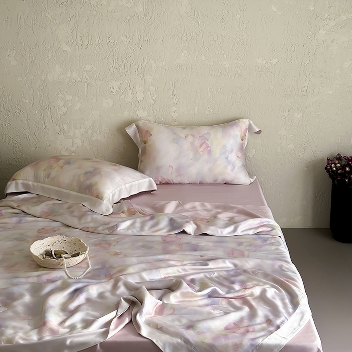 91家纺网 家纺一手货源 找家纺 张公子婚庆馆 2025新款天丝数码印花夏被四件套-玫丽花田系列【控价:不低于单夏被268/288 夏被四件套368/388】 月光蔷薇