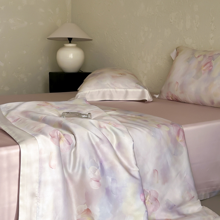 91家纺网 家纺一手货源 找家纺 张公子婚庆馆 2025新款天丝数码印花夏被四件套-玫丽花田系列【控价:不低于单夏被268/288 夏被四件套368/388】 月光蔷薇