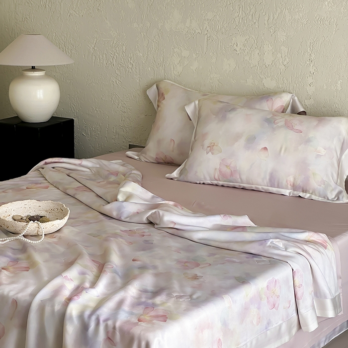 91家纺网 家纺一手货源 找家纺 张公子婚庆馆 2025新款天丝数码印花夏被四件套-玫丽花田系列【控价:不低于单夏被268/288 夏被四件套368/388】 月光蔷薇