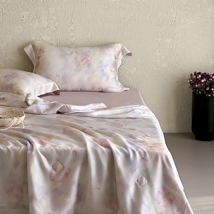 91家纺网 家纺一手货源 找家纺 张公子婚庆馆 2025新款天丝数码印花夏被四件套-玫丽花田系列【控价:不低于单夏被268/288 夏被四件套368/388】 月光蔷薇