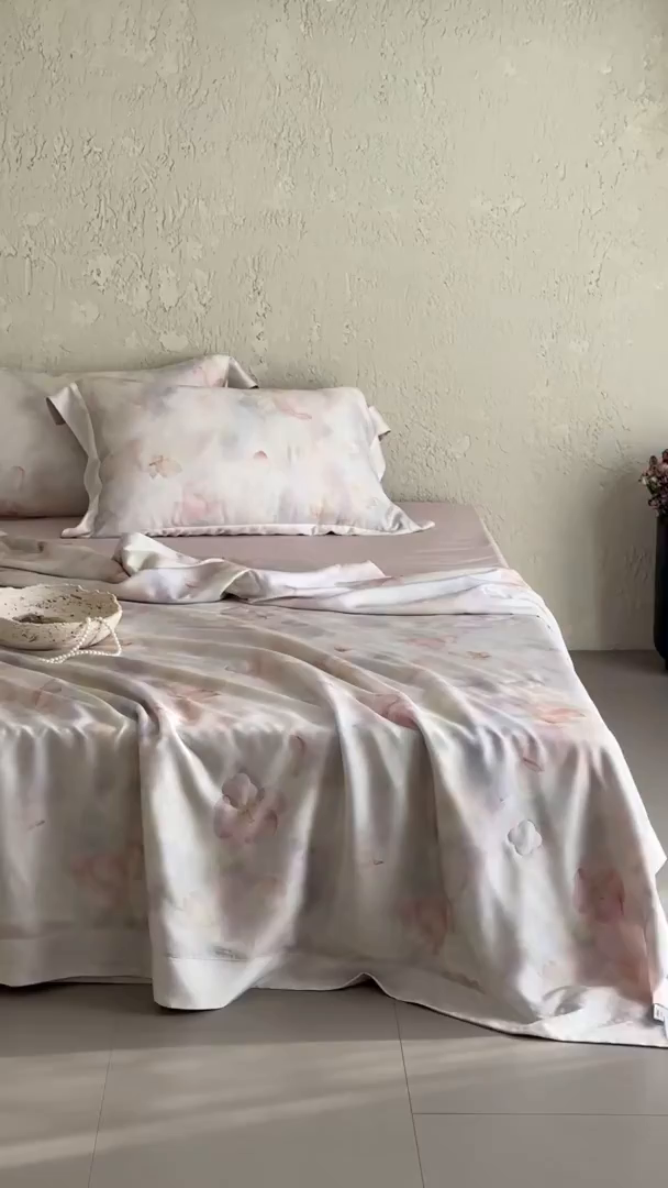 91家纺网 家纺一手货源 找家纺 张公子婚庆馆 2025新款天丝数码印花夏被四件套-玫丽花田系列【控价:不低于单夏被268/288 夏被四件套368/388】 月光蔷薇