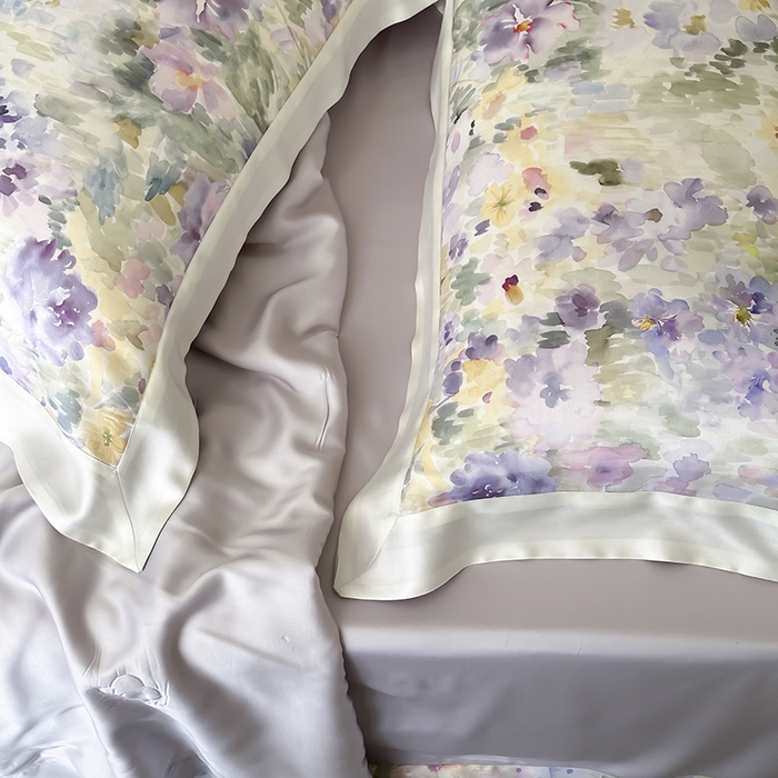 91家纺网 家纺一手货源 找家纺 张公子婚庆馆 2025新款天丝数码印花夏被四件套-玫丽花田系列【控价:不低于单夏被268/288 夏被四件套368/388】 云烟-天空灰