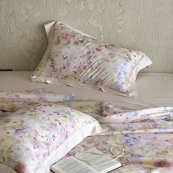 91家纺网 家纺一手货源 找家纺 张公子婚庆馆 2025新款天丝数码印花夏被四件套-玫丽花田系列【控价:不低于单夏被268/288 夏被四件套368/388】 云烟-微粉