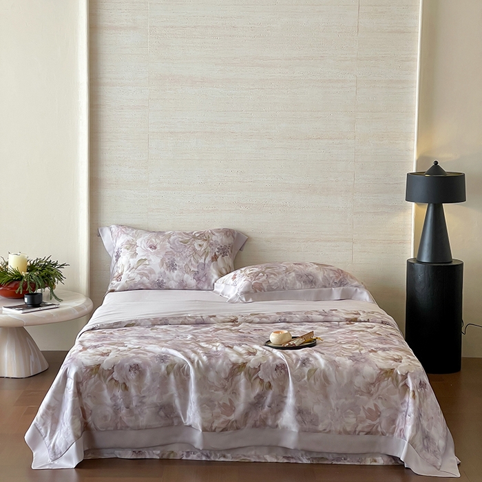 91家纺网 家纺一手货源 找家纺 张公子婚庆馆 2025新款天丝数码印花夏被四件套-花间束影系列【控价；不低于单夏被268/288 夏被四件套368/388】 樱之漫舞