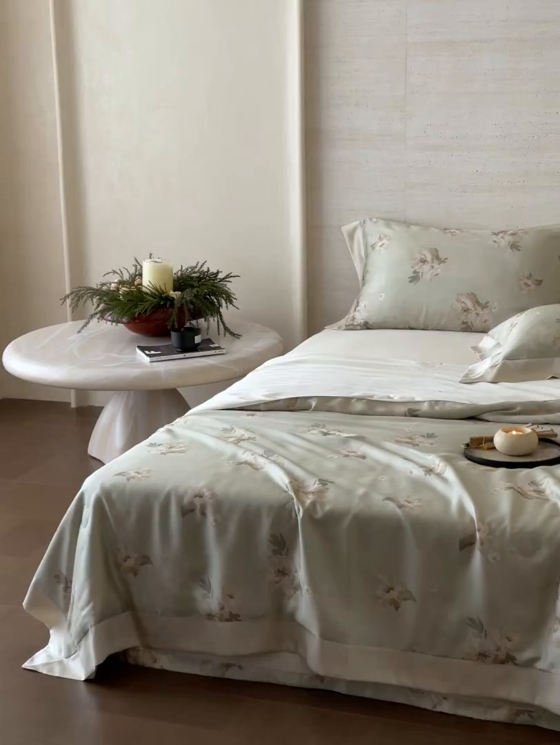 91家纺网 家纺一手货源 找家纺 张公子婚庆馆 2025新款天丝数码印花夏被四件套-花间束影系列【控价；不低于单夏被268/288 夏被四件套368/388】 椿野