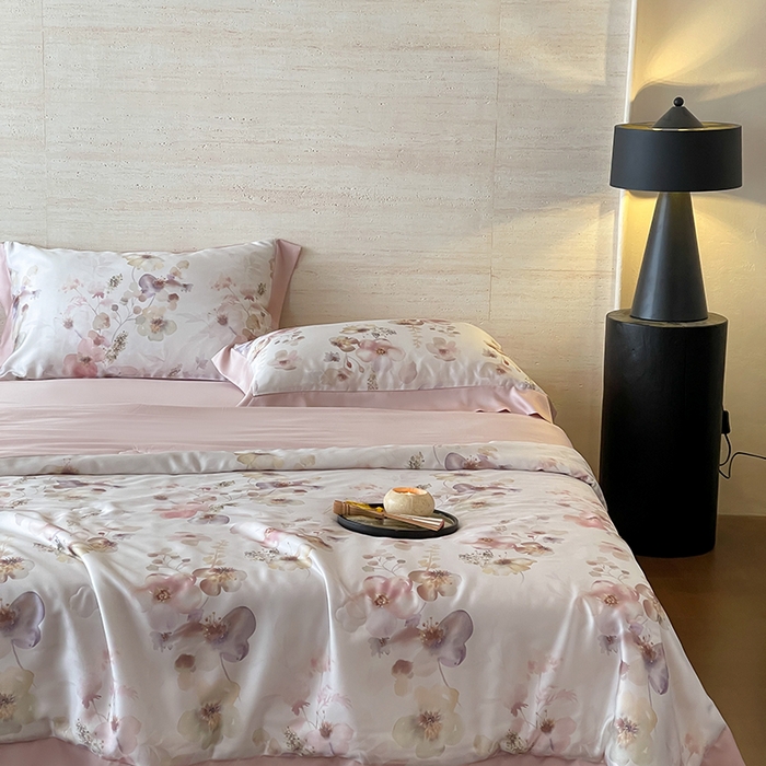 91家纺网 家纺一手货源 找家纺 张公子婚庆馆 2025新款天丝数码印花夏被四件套-花间束影系列【控价；不低于单夏被268/288 夏被四件套368/388】 海棠