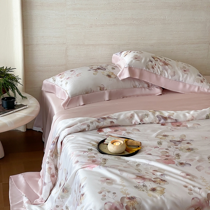 91家纺网 家纺一手货源 找家纺 张公子婚庆馆 2025新款天丝数码印花夏被四件套-花间束影系列【控价；不低于单夏被268/288 夏被四件套368/388】 海棠