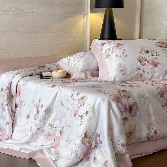 91家纺网 家纺一手货源 找家纺 张公子婚庆馆 2025新款天丝数码印花夏被四件套-花间束影系列【控价；不低于单夏被268/288 夏被四件套368/388】 海棠