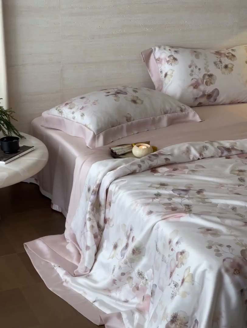 91家纺网 家纺一手货源 找家纺 张公子婚庆馆 2025新款天丝数码印花夏被四件套-花间束影系列【控价；不低于单夏被268/288 夏被四件套368/388】 海棠