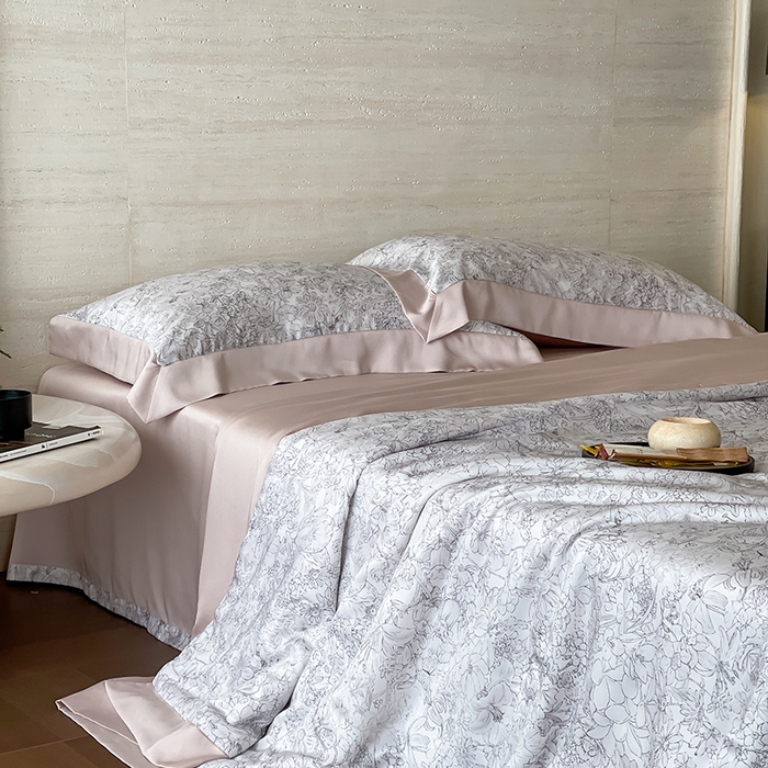 91家纺网 家纺一手货源 找家纺 张公子婚庆馆 2025新款天丝数码印花夏被四件套-花间束影系列【控价；不低于单夏被268/288 夏被四件套368/388】 木槿