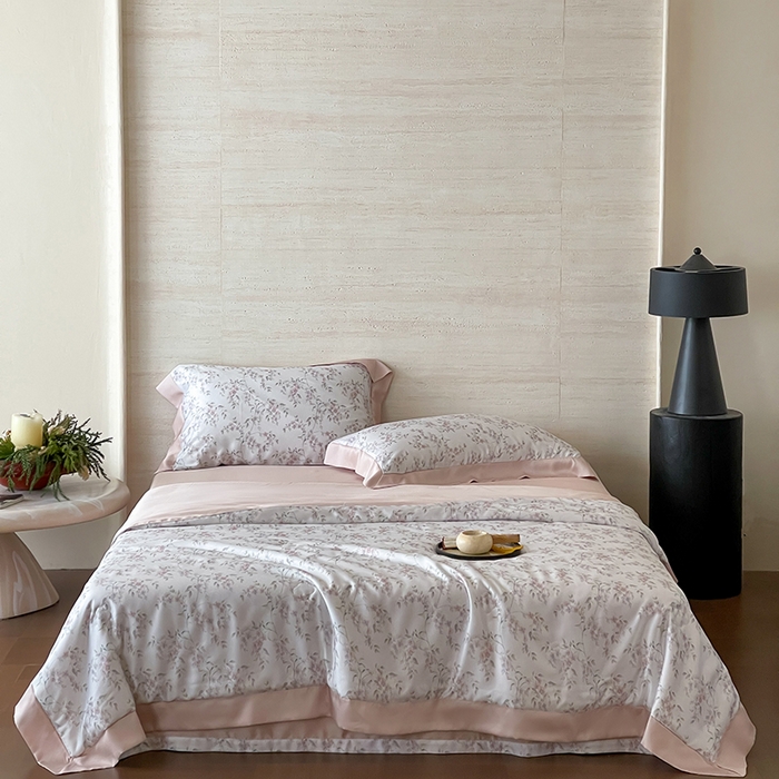 张公子婚庆馆 2025新款天丝数码印花夏被四件套-花间束影系列【控价；不低于单夏被268/288 夏被四件套368/388】 若薇